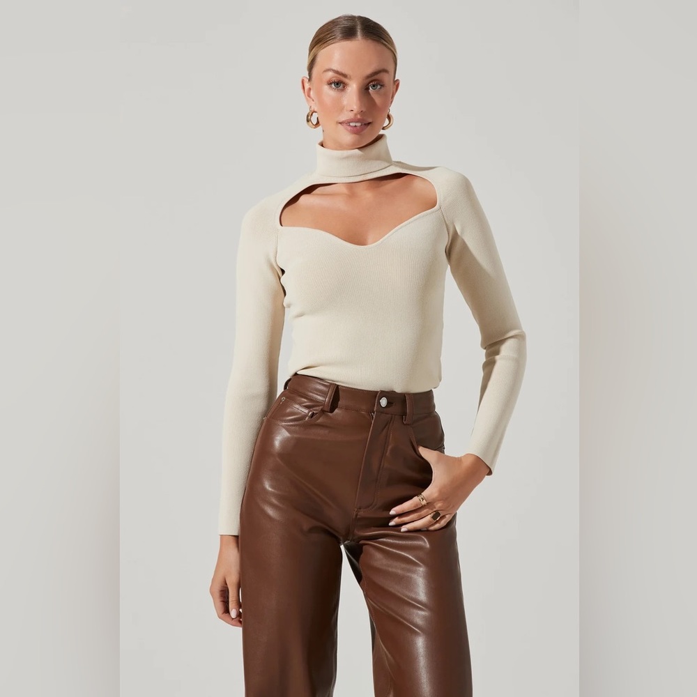 Astr The Label Cream Sweetheart Cut Out Turtleneck Top